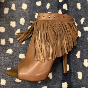 BNWT Miranda by Miranda Lambert Size 9 Open Toe Fringe Heel